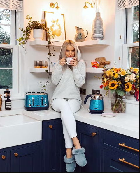 “Obsessed” with Nothing: Influencers, Consumerism, and the Language of Clutter